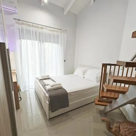 Alexiou Luxury With Treehouse Aigio