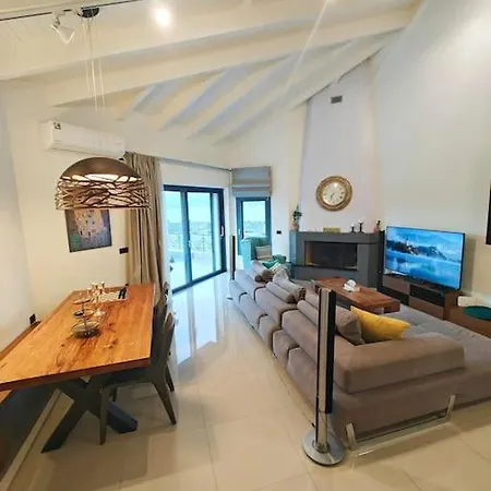 Villa Alexiou Luxury With Treehouse Aigio